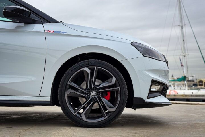 Het onderstel is met 15 mm verlaagd