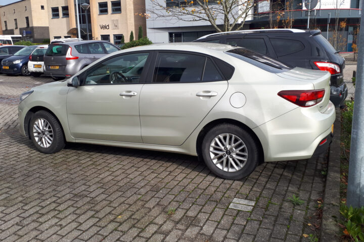 Gespot: een Kia Rio… sedan? ...