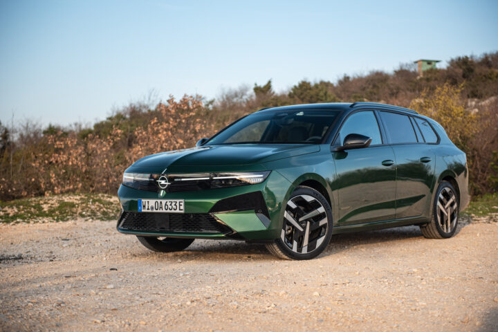 Review: Opel Astra Electric Sports Tourer – stille kracht achter het voetb ...