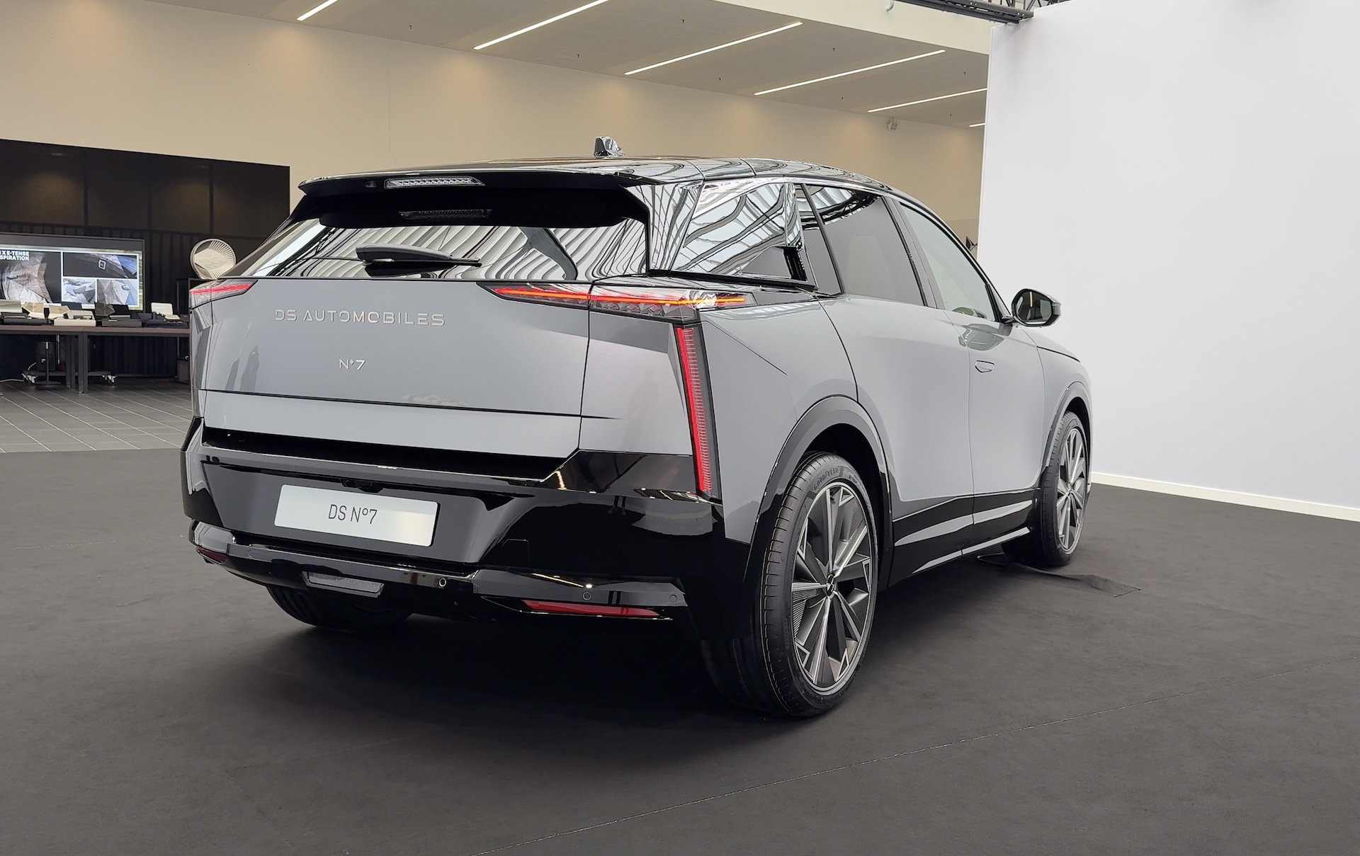 De achterkant van de DS N7