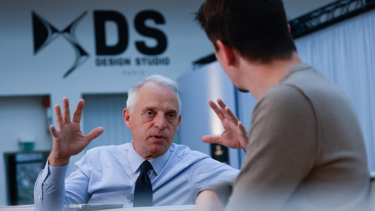 AutoRAI.nl-journalist Bart Oostvogels in gesprek met Xavier Peugeot, CEO van DS Automobiles