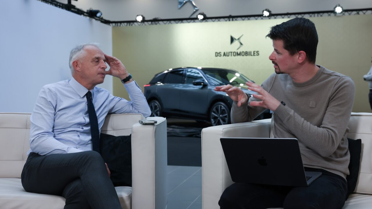 AutoRAI.nl-journalist Bart Oostvogels in gesprek met Xavier Peugeot, CEO van DS Automobiles
