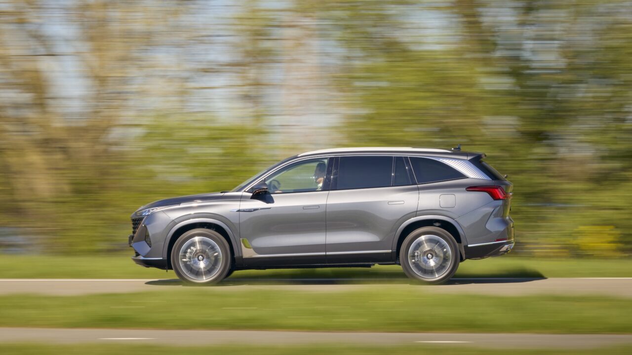 Rijden in de MG S9 PHEV 2026 is een aangename ervaring.