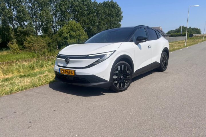 Nissan LEAF 2026