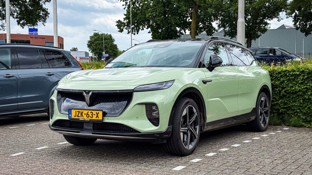 Voyah Courage gespot in de kleur Khaki Green.