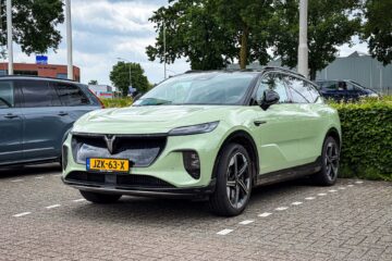 Voyah Courage gespot in de kleur Khaki Green.