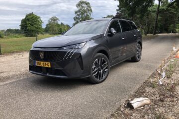 Review – Peugeot 5008 Hybrid (2026), echt een ruimtewonder? ...