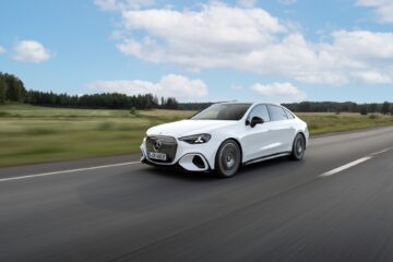 Testrit met nieuwe elektrische Mercedes-Benz C-Klasse in C400 4Matic specificatie. Gecombineerd energieverbruik: 18.5‑14.1 kWh/100 km EXTERIOR: MANUFAKTUR opalite white bright | INTERIOR: Nappa leather tagua brown / black
