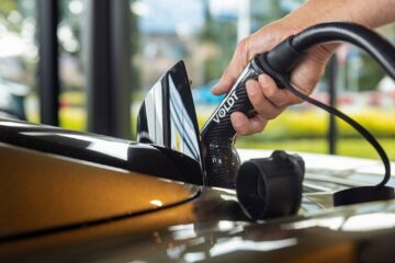 Carbon fibre op je laadkabel: nergens voor nodig, en precies daarom geweldig ...