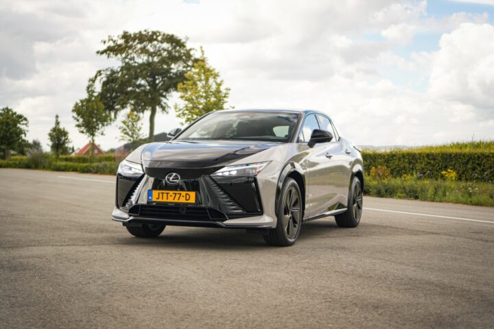 Lexus RZ 550e F Sport