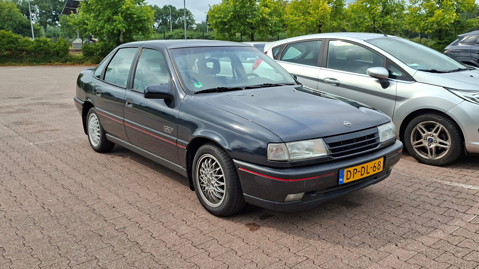Gespot: een Opel Vectra 1.8i GT uit 1992 ...
