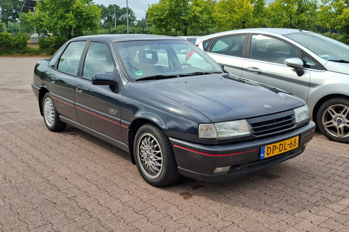 Gespot: een Opel Vectra 1.8i GT uit 1992 ...