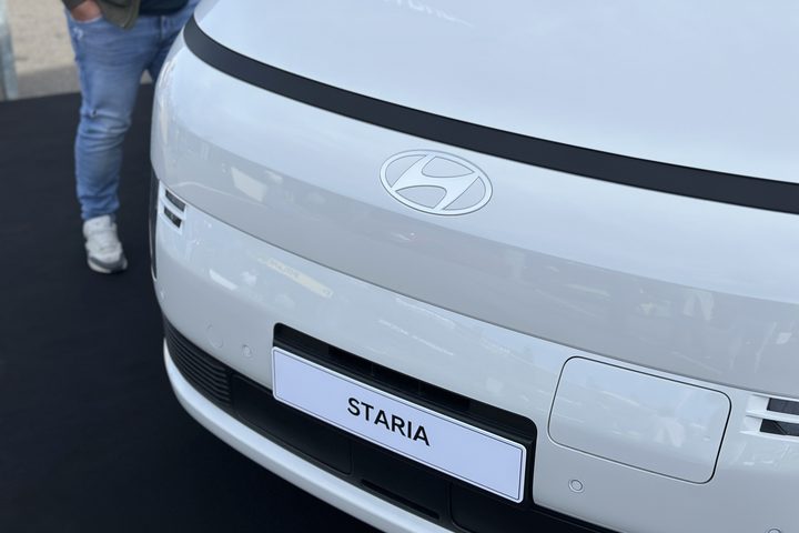 EV Experience 2026: vijf kinderen achterin? Stap maar in de Hyundai Staria ...