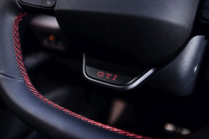 Volkswagen durft eindelijk een GTI-logo te plakken op dit model ...