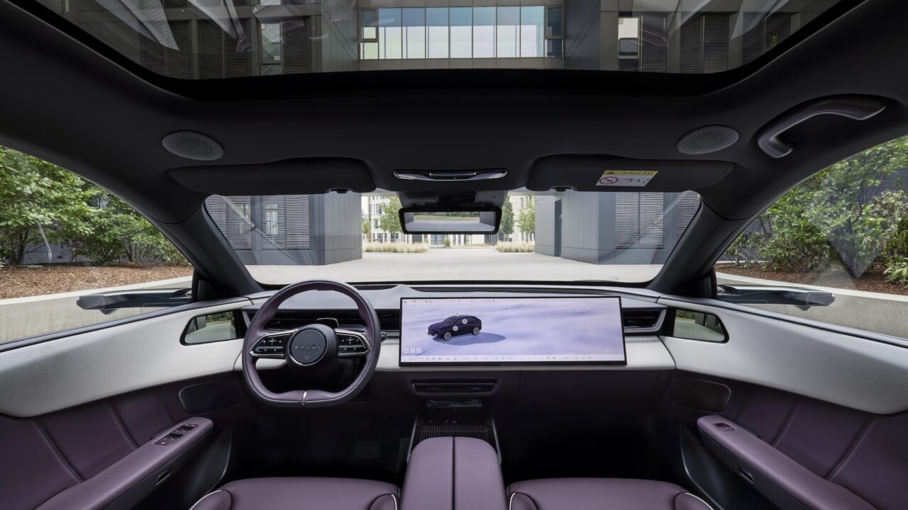 Het interieur van de Mazda CX-6e Takumi Plus is smaakgevoelig.