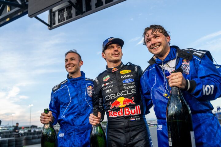 Max Verstappen, Lewis Osler en Jacky Martens tijdens het Red Bull-evenement 'Max vs 100' op Silverstone, Groot-Brittannië, op 16 september 2026. // Joerg Mitter / Red Bull Content Pool // SI202609160550 // Uitsluitend voor redactioneel gebruik //