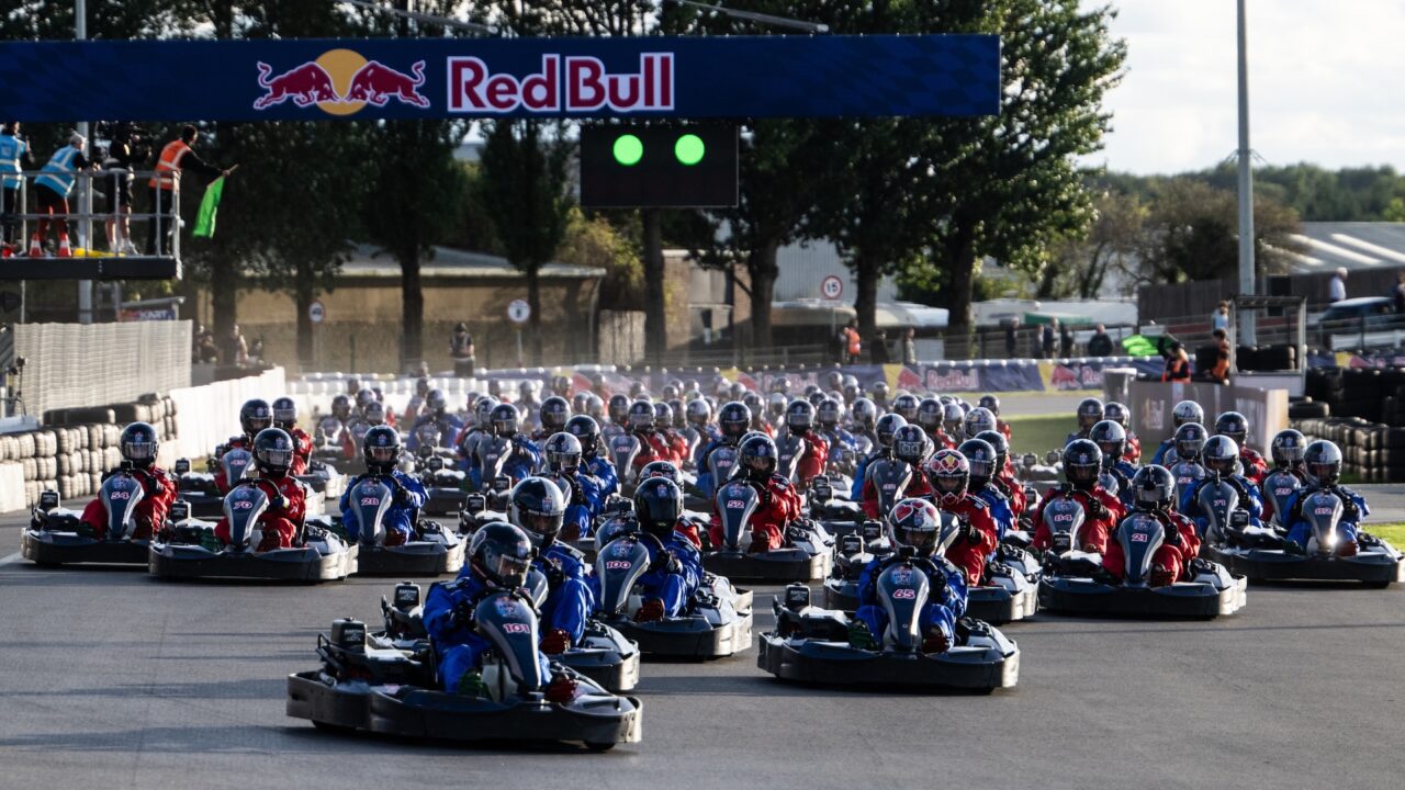 Coureurs tijdens het Red Bull-evenement ‘MAX vs 100’ op Silverstone, Groot-Brittannië, op 16 september 2026. // Predrag Vuckovic / Red Bull Content Pool // SI202609160527 // Uitsluitend voor redactioneel gebruik //