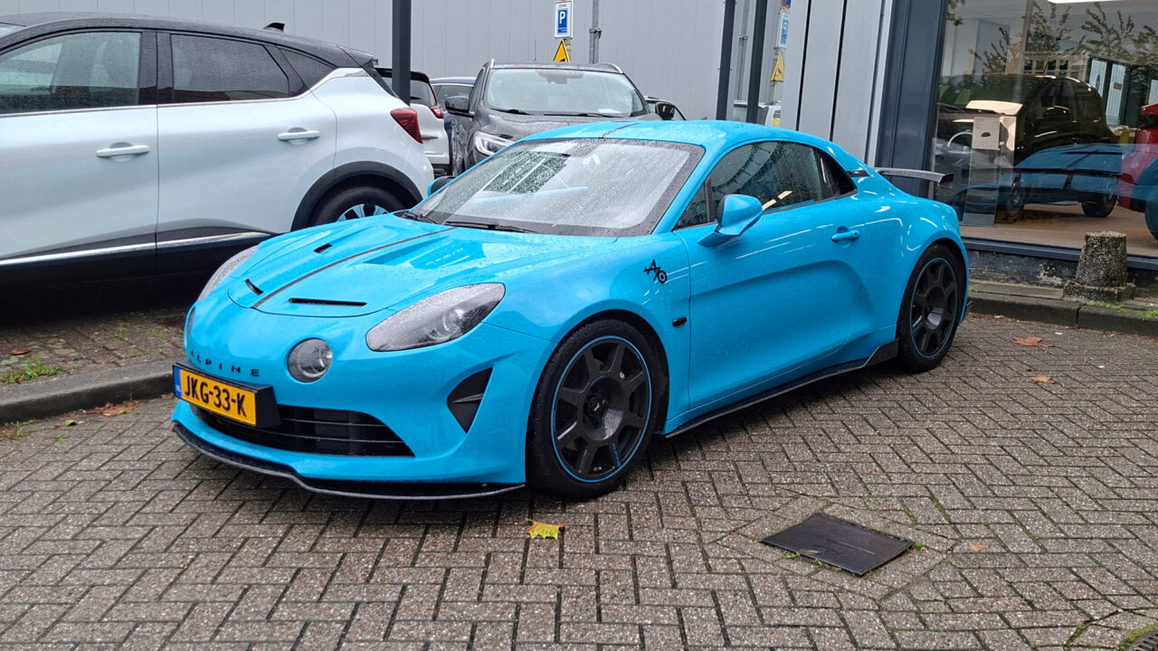 Gespot: een Alpine A110 R ...