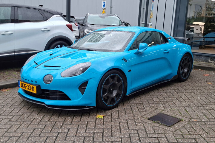 Gespot: een Alpine A110 R ...