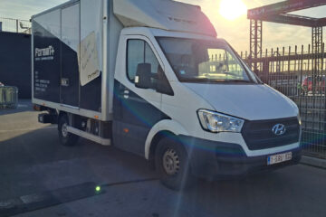 Gespot: een Hyundai H350 ...