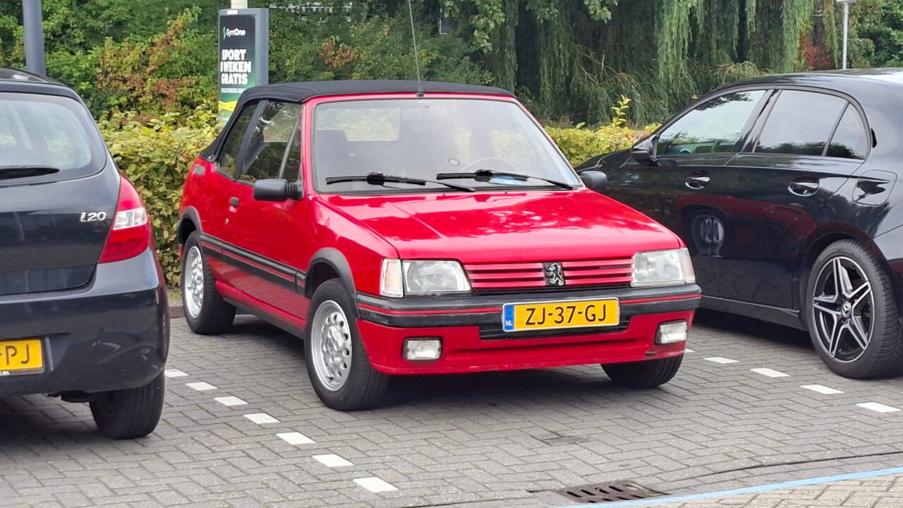 Gespot: een Peugeot 205 CTi uit 1991 ...