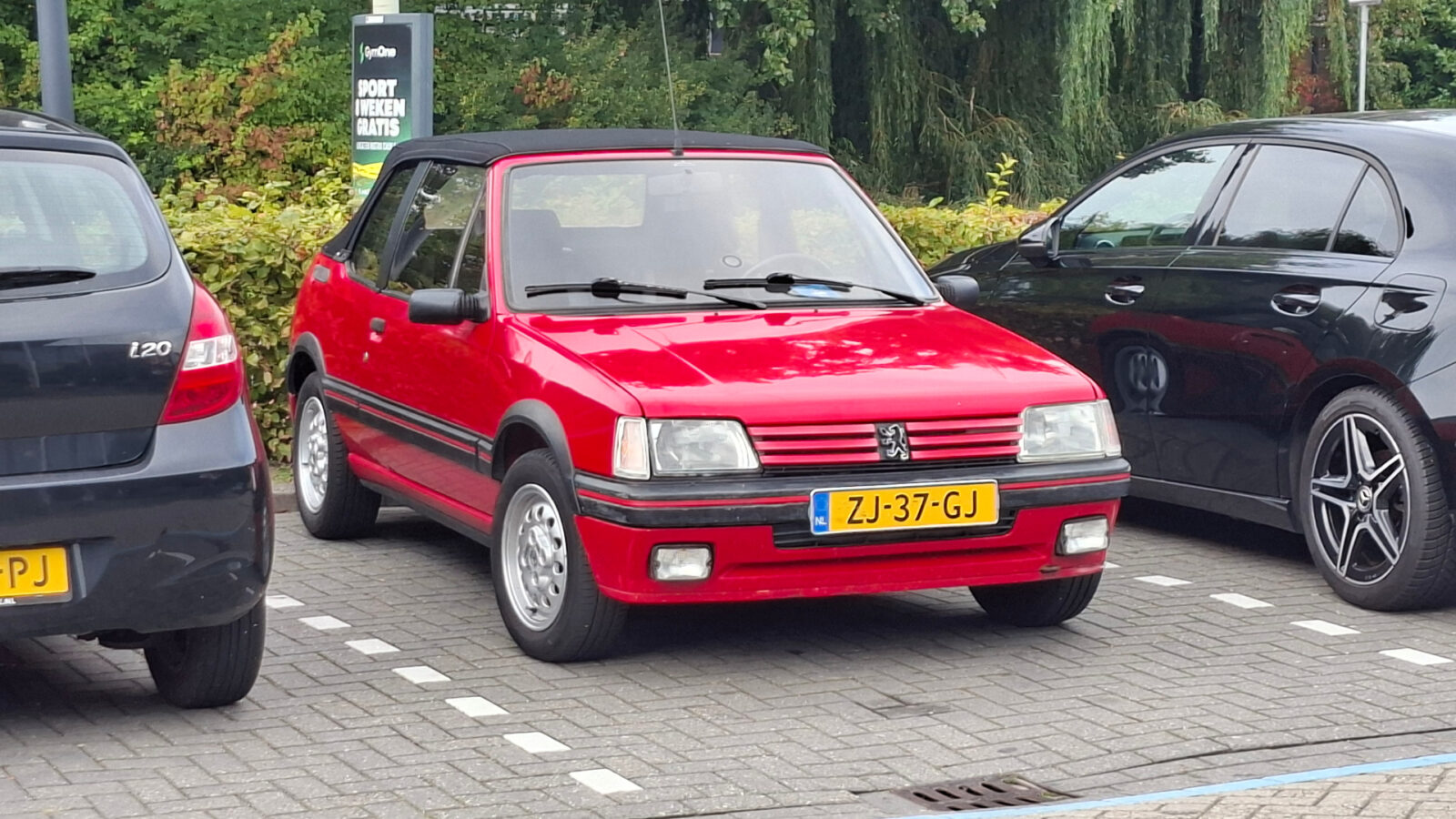 Gespot: een Peugeot 205 CTi uit 1991 ...