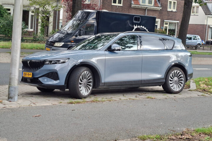 Gespot: een Voyah Free ...