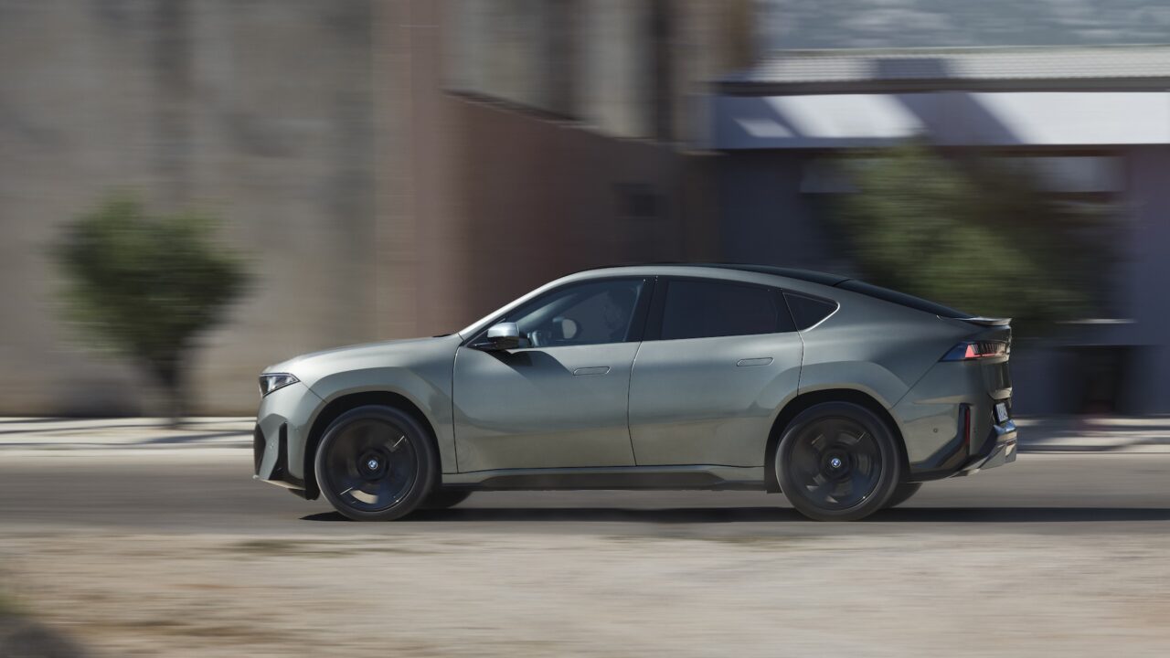 BMW iX4