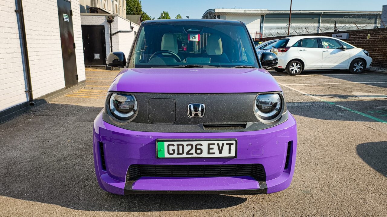 Het front van de Honda Super-N valt lekker op