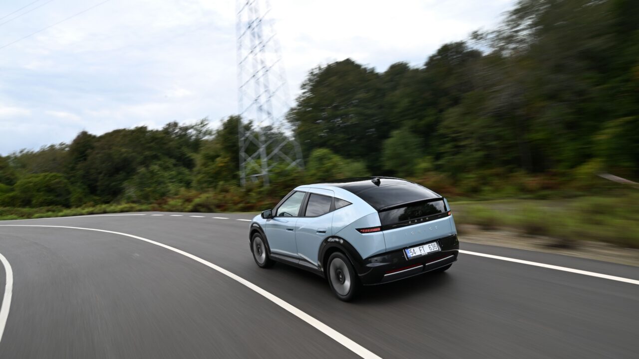 Rijden in de Hyundai IONIQ 3