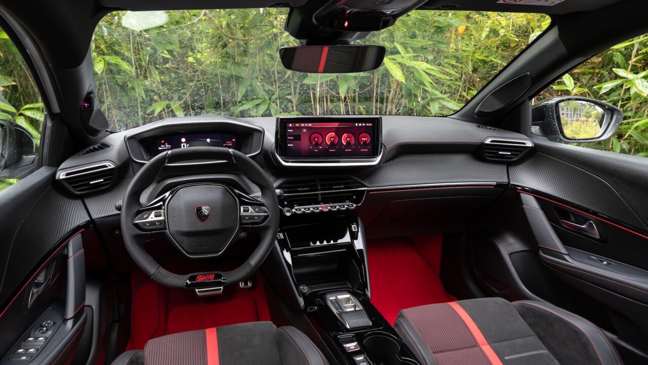 Interieur Peugeot e-208 GTi