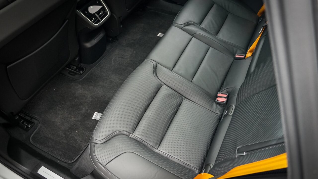 Volop ruimte achterin de Polestar 3