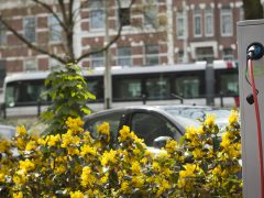 Openbaar opladen elektrische auto verspreid zich door Nederland ...