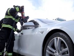 Help, ik zit vast in een Tesla Model S! ...