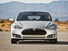Rotterdamse ambtenaar in Tesla Model S ...