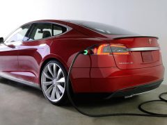 10.000 dollar verdienen? Hack een Tesla ...