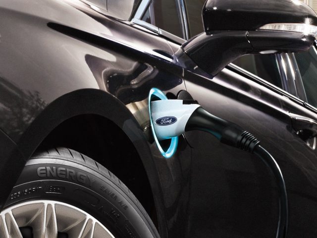 EV-nieuws: Verkooprecords stekkerauto’s, nieuwe banen en investeringen ...