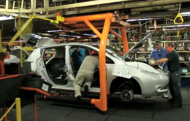 Nissan voert productie LEAF op ...