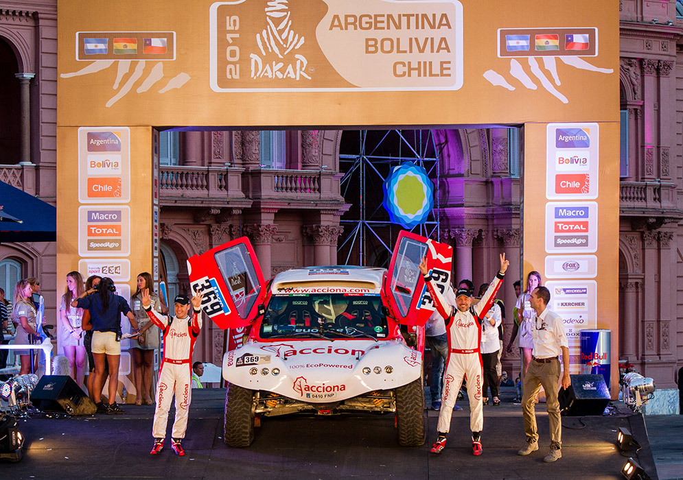 Acciona voltooit als eerste volledig elektrisch een Dakar-etappe ...