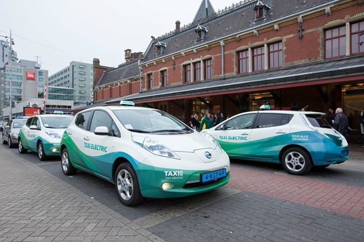 Elektrisch rijden: Daimler casht, Postcodeloterij betaalt en BOVAG baalt ...
