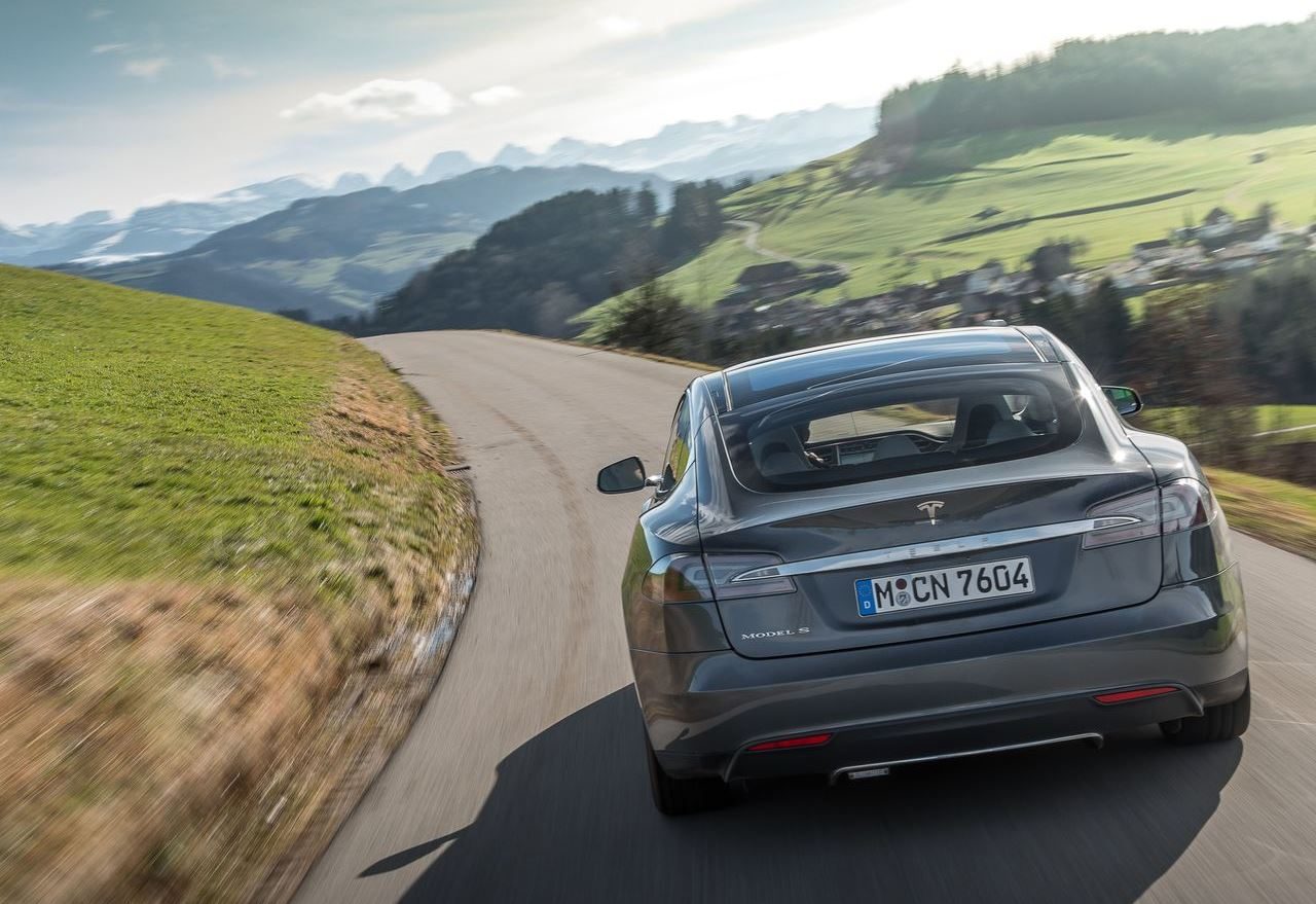 EV-nieuws: Noren doen stap terug, Tesla doet stap opzij ...