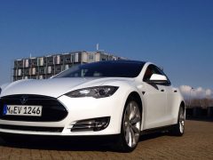 Echte elektrische Gran Turismo: Tesla Model S ...