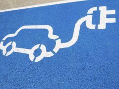 Elektrische autofabrikanten op de energiemarkt ...