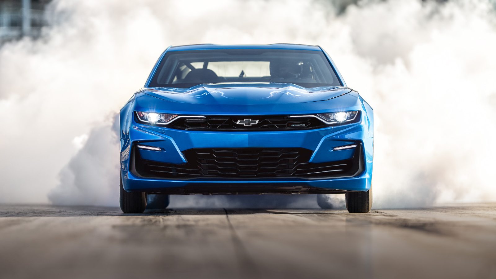 The eCOPO Camaro Concept offers an electrified vision of drag racing, with an electric motor and GM’s first 800-volt battery pack replacing the gas engine, enabling 9-second quarter-mile times.