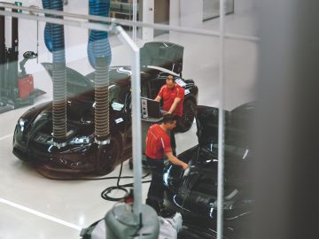 Porsche stelt productiedoel van Taycan bij ...