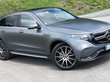 Mercedes-Benz EQC rechtsvoor