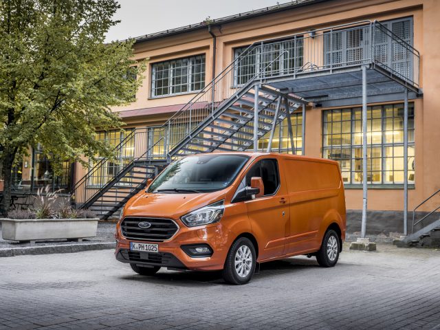 Autotest – Ford Transit Custom PHEV – Zorgeloos de binnenstad in ...