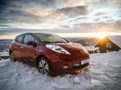 Waarom gaat een batterij in een elektrische auto langer mee dan in je telefoon? ...
