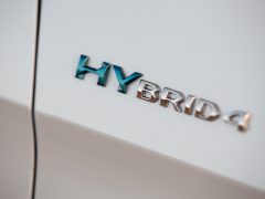 Autotest – Peugeot 3008 GT HYbrid4 (2020) heeft 300 pk ...