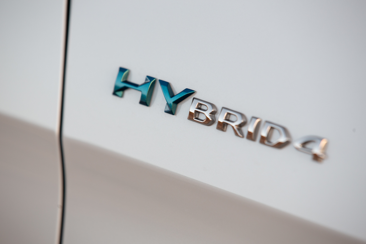 Autotest – Peugeot 3008 GT HYbrid4 (2020) heeft 300 pk ...